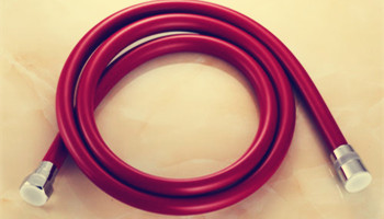 為什么很多花灑軟管采用pvc 材質(zhì)？