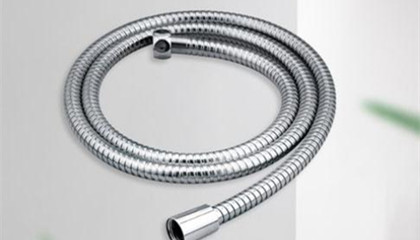 金屬淋浴花灑噴頭軟管在使用中具有哪些方面的優(yōu)勢？