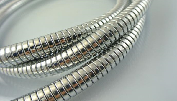 銅鍍鉻淋浴管和不銹鋼淋浴管哪種好？ 圖1