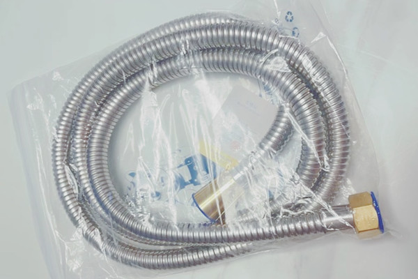 不銹鋼淋浴管實(shí)拍照片1